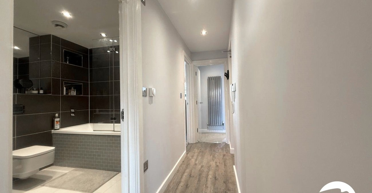 2 bedroom property for sale in London | Robinson Jackson