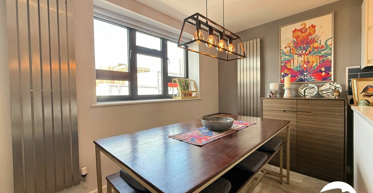 2 bedroom property for sale in London | Robinson Jackson