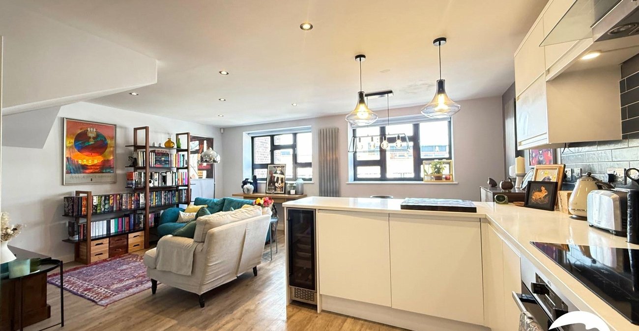 2 bedroom property for sale in London | Robinson Jackson