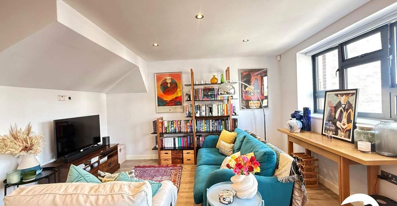 2 bedroom property for sale in London | Robinson Jackson
