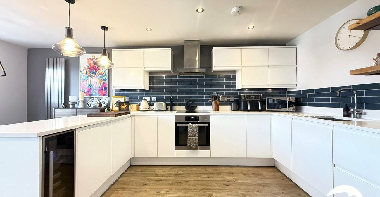 2 bedroom property for sale in London | Robinson Jackson