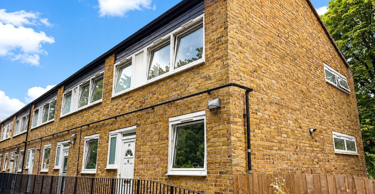 2 bedroom property for sale in London | Robinson Jackson