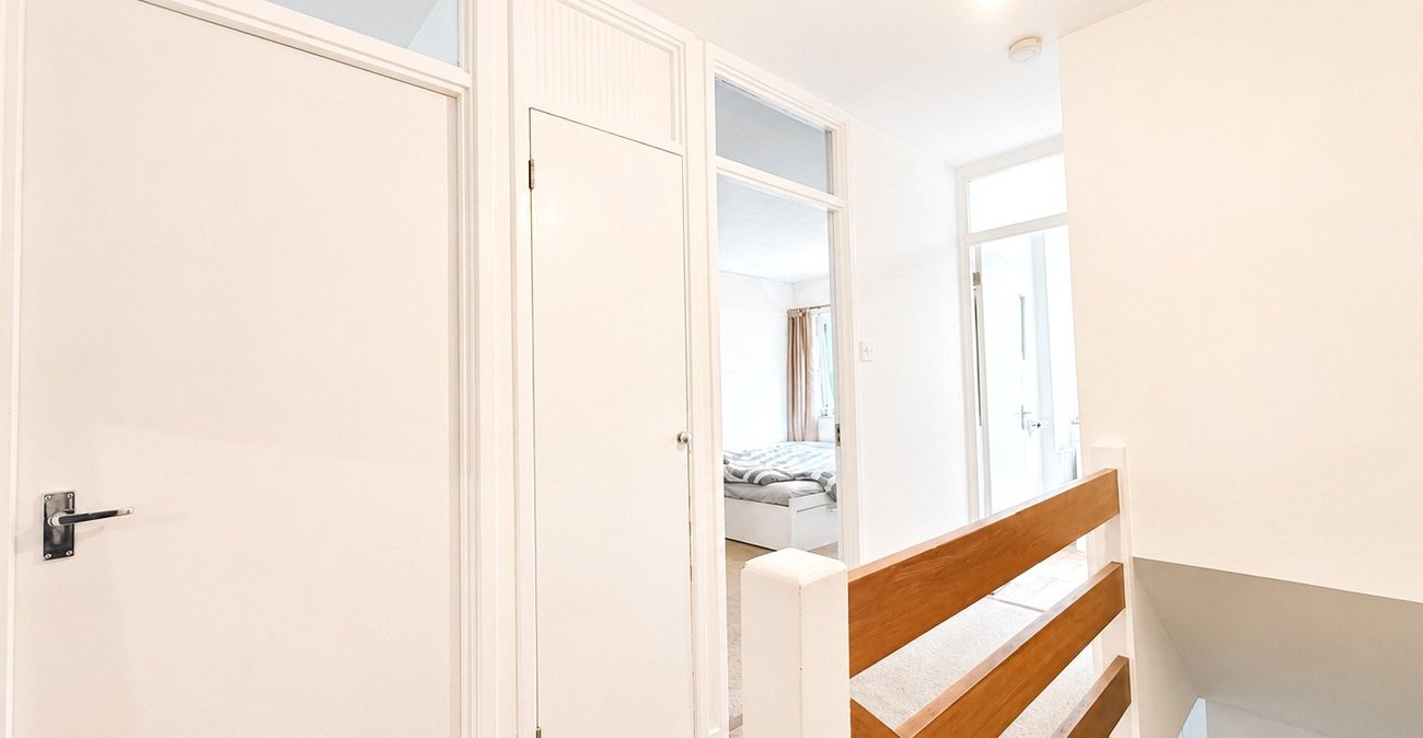 2 bedroom property for sale in London | Robinson Jackson