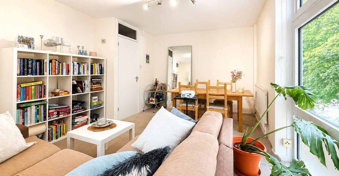 2 bedroom property for sale in London | Robinson Jackson