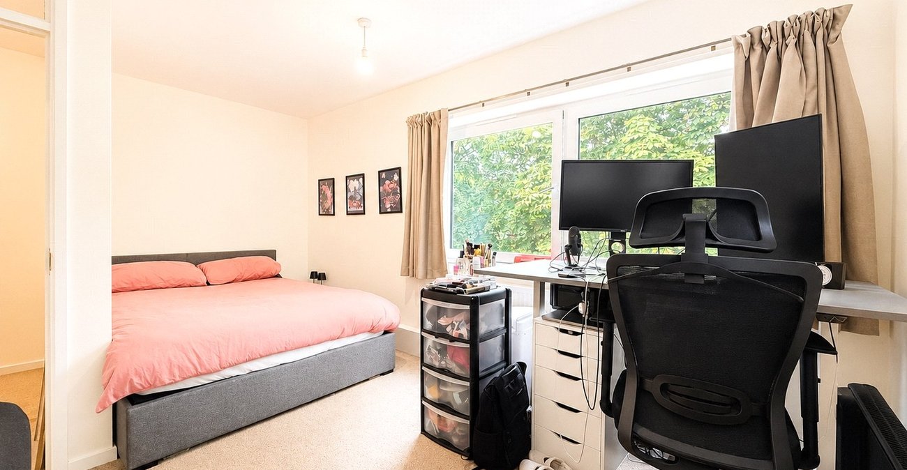 2 bedroom property for sale in London | Robinson Jackson