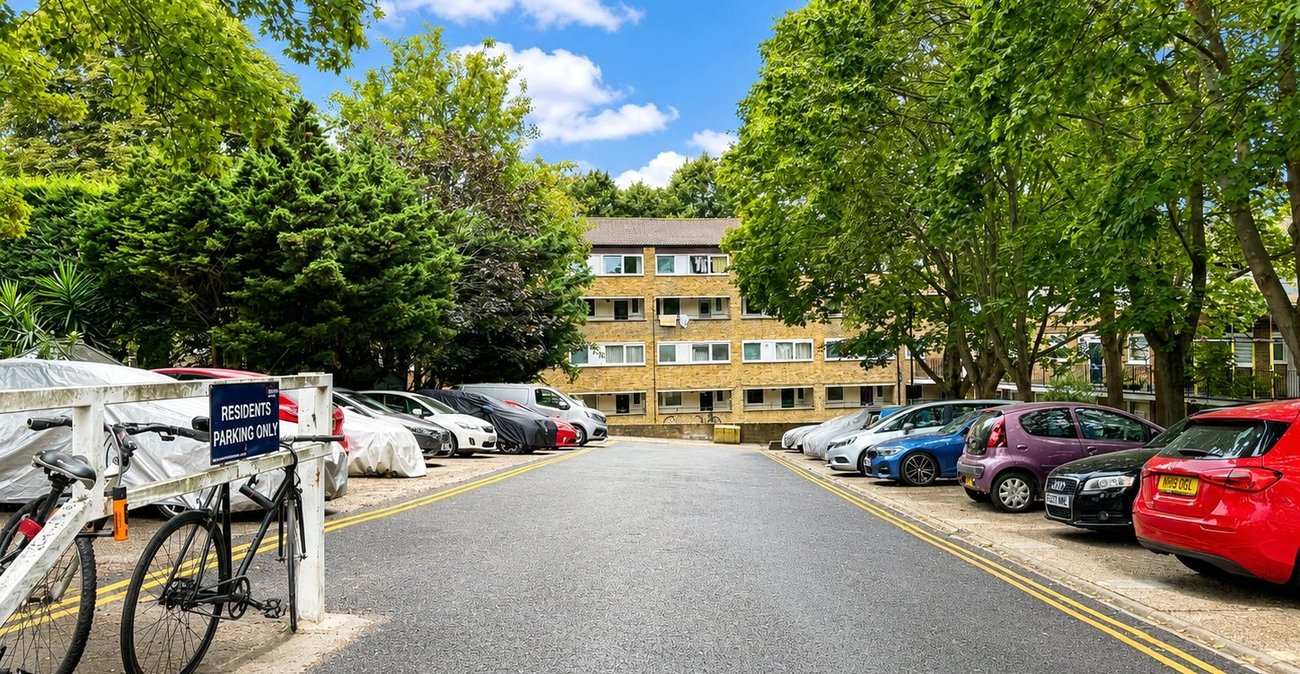 2 bedroom property for sale in London | Robinson Jackson