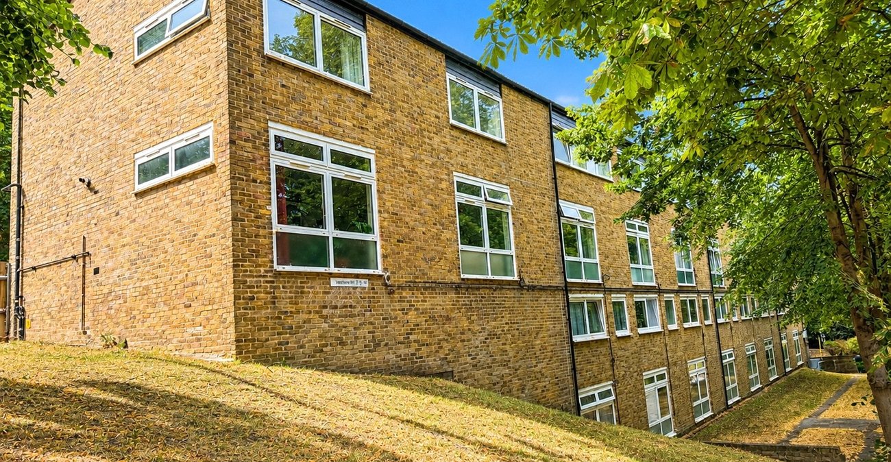 2 bedroom property for sale in London | Robinson Jackson