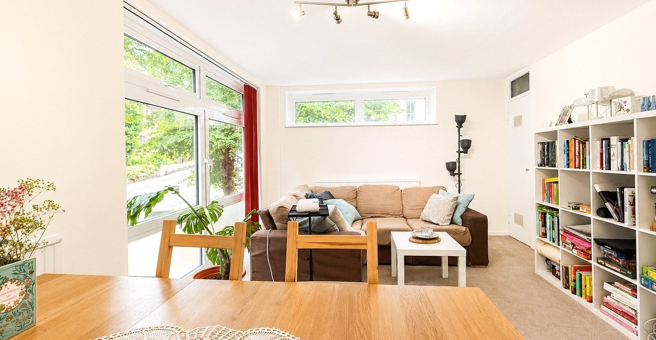 2 bedroom property for sale in London | Robinson Jackson