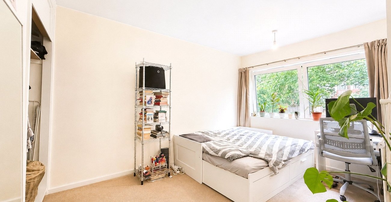 2 bedroom property for sale in London | Robinson Jackson