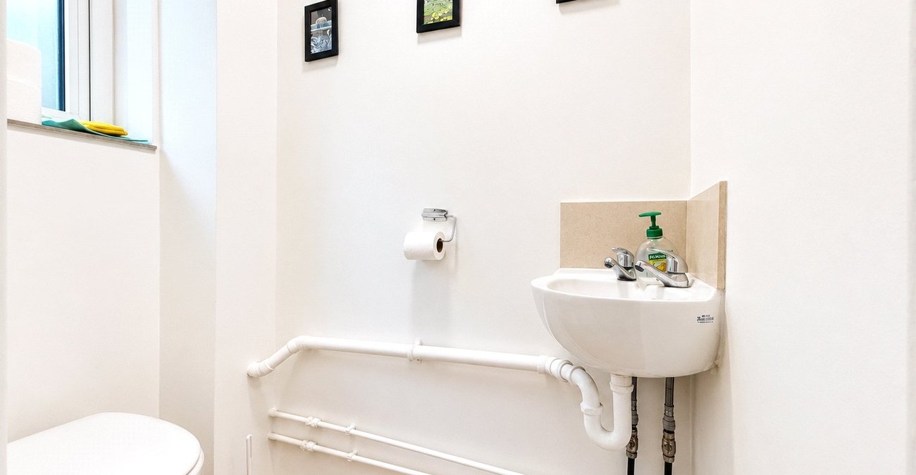 2 bedroom property for sale in London | Robinson Jackson