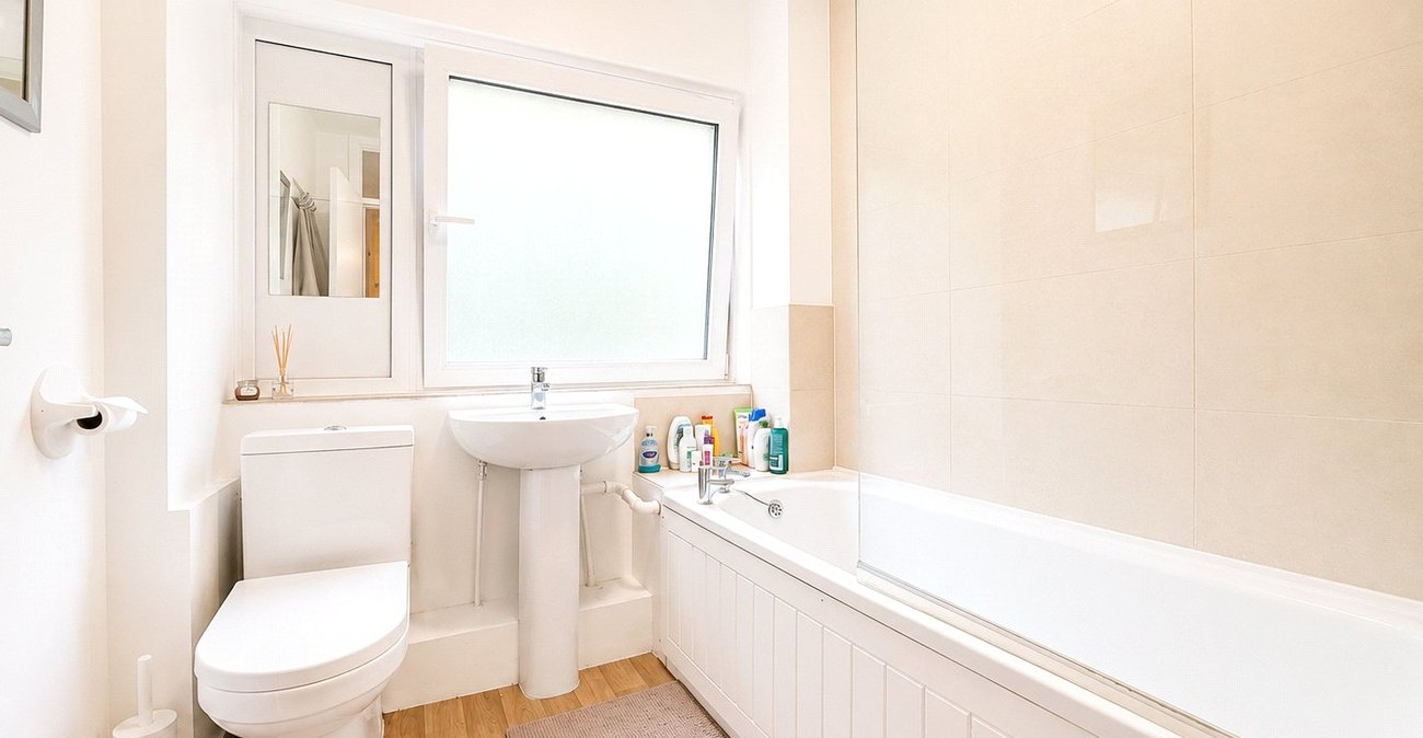 2 bedroom property for sale in London | Robinson Jackson
