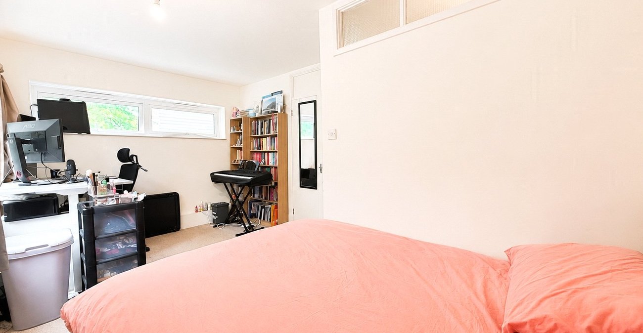 2 bedroom property for sale in London | Robinson Jackson