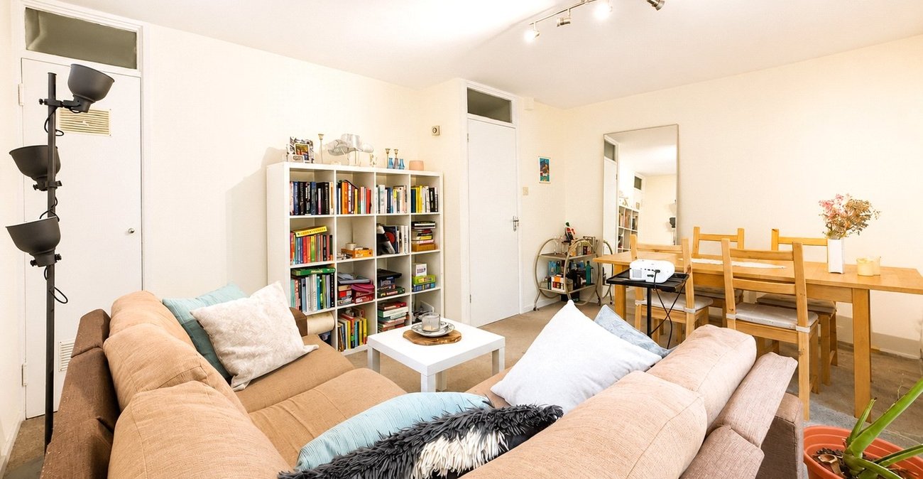 2 bedroom property for sale in London | Robinson Jackson