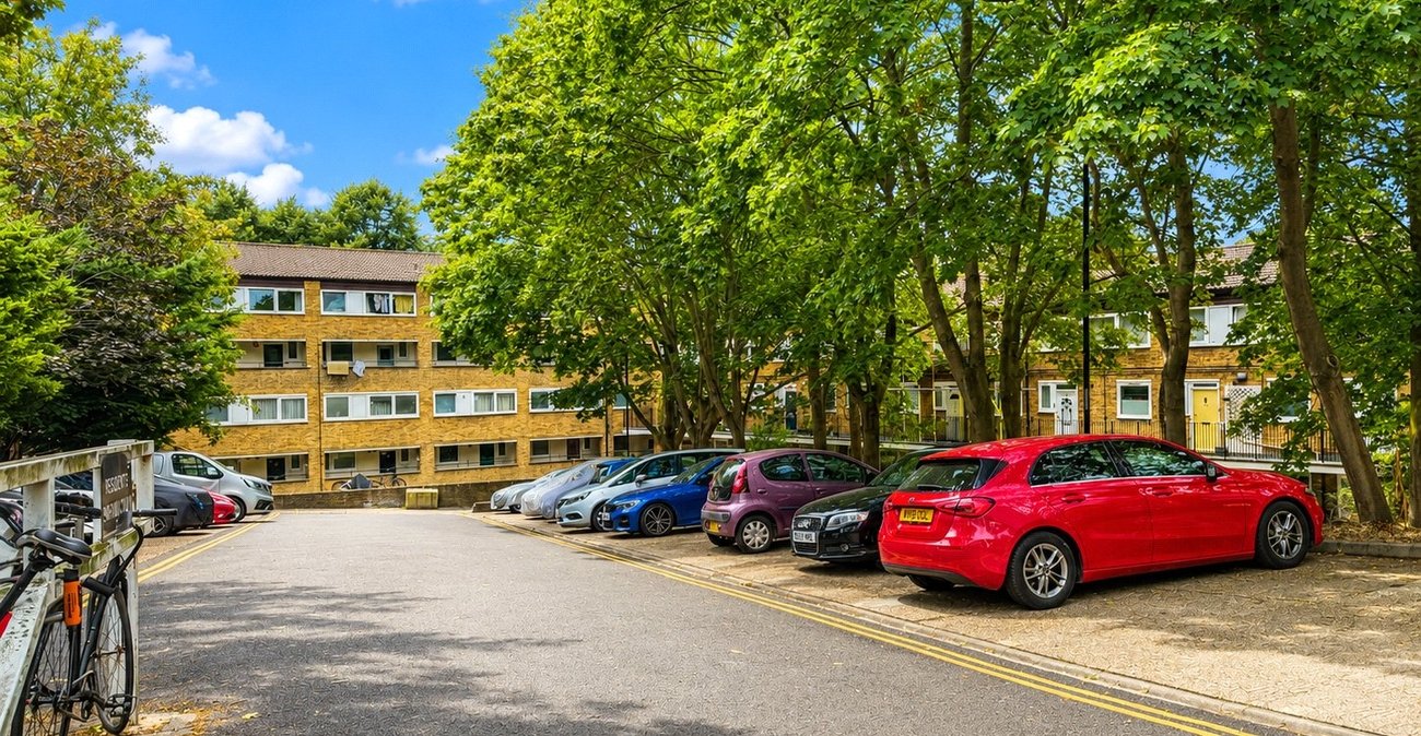 2 bedroom property for sale in London | Robinson Jackson