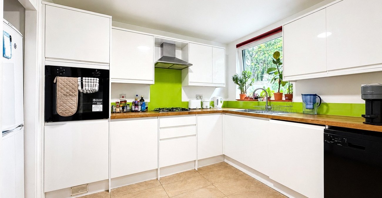 2 bedroom property for sale in London | Robinson Jackson