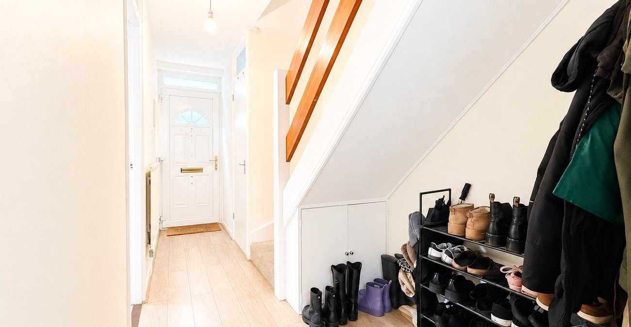 2 bedroom property for sale in London | Robinson Jackson
