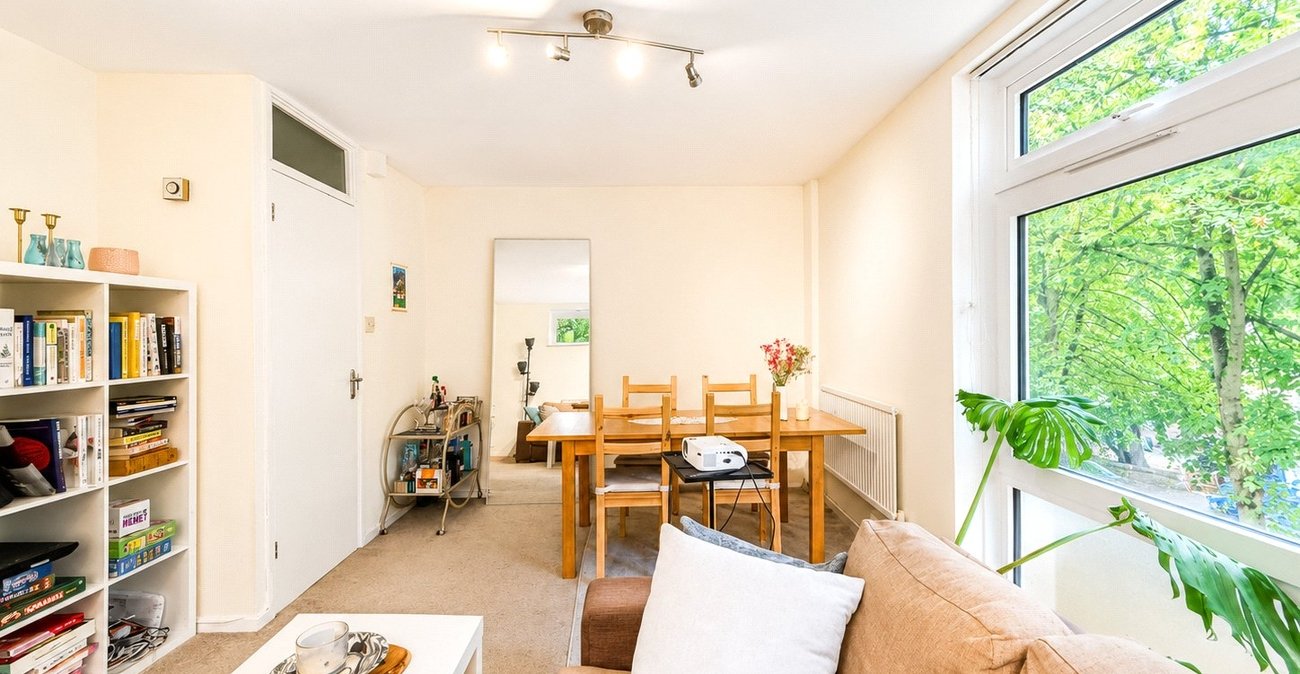 2 bedroom property for sale in London | Robinson Jackson