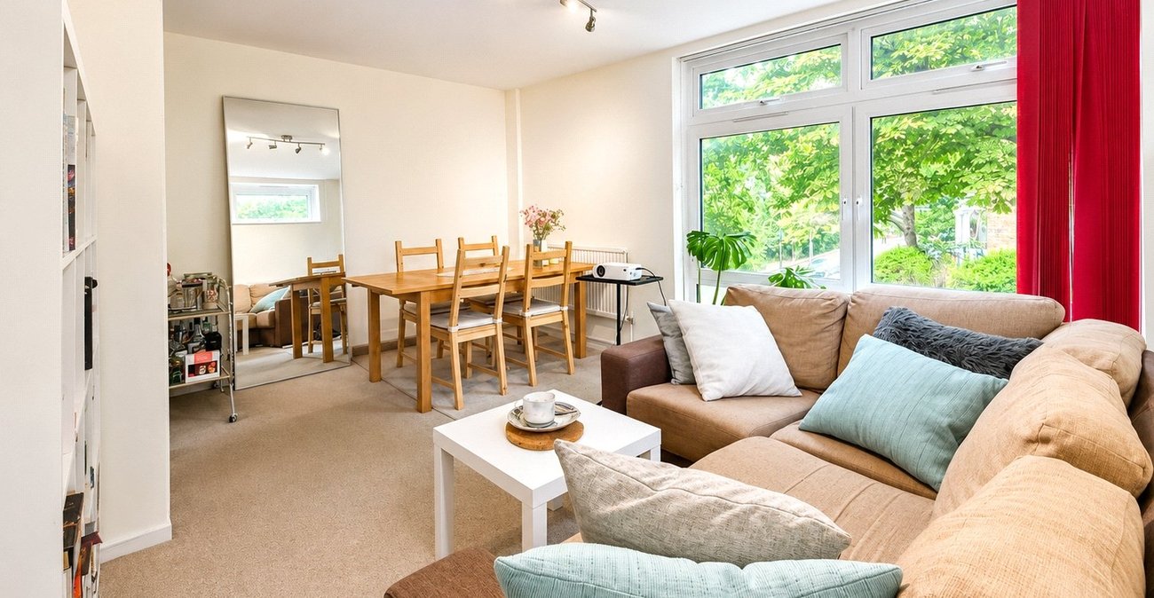2 bedroom property for sale in London | Robinson Jackson