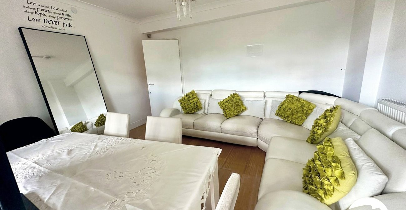 2 bedroom property for sale in London | Robinson Jackson