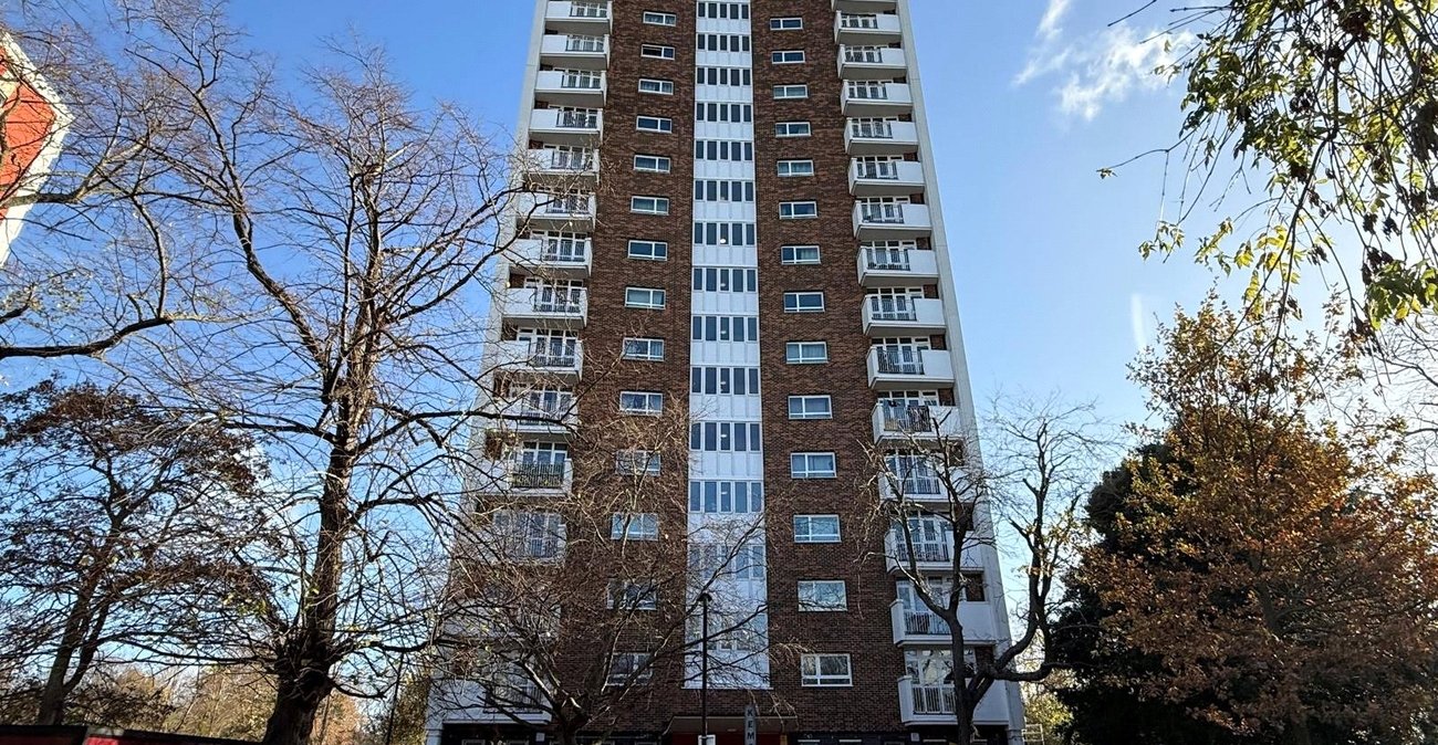 2 bedroom property to rent in London | Robinson Jackson