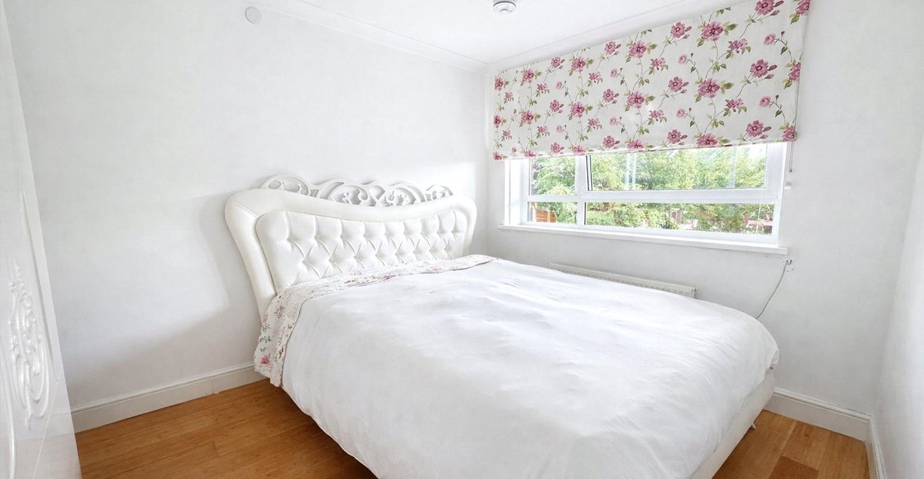 2 bedroom property to rent in London | Robinson Jackson