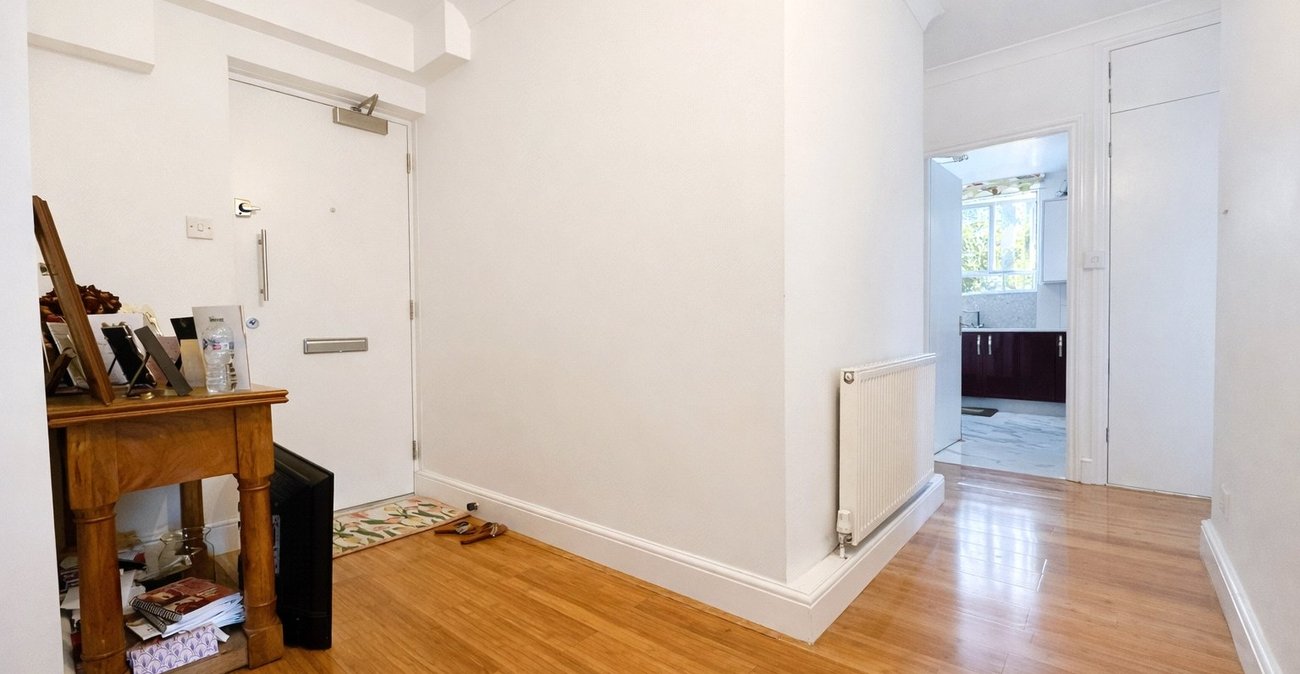 2 bedroom property to rent in London | Robinson Jackson