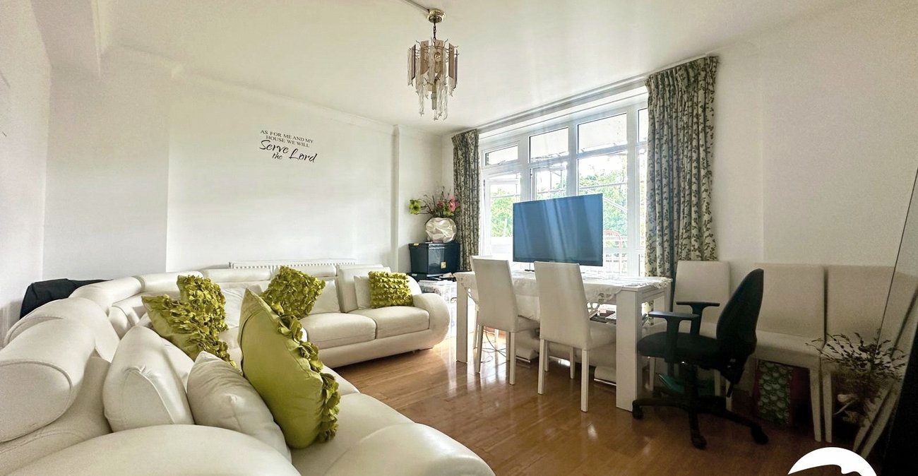 2 bedroom property for sale in London | Robinson Jackson