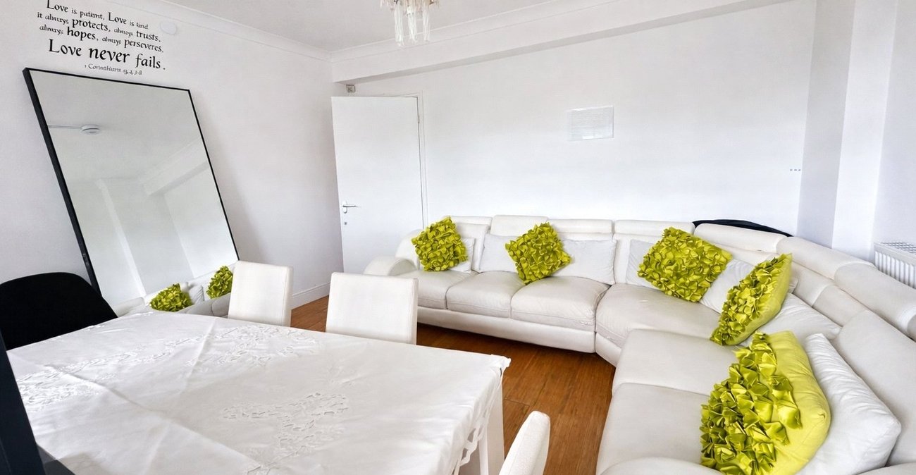 2 bedroom property to rent in London | Robinson Jackson