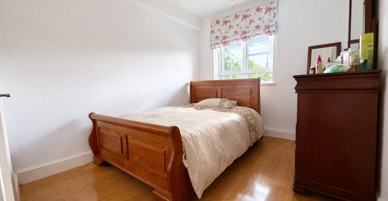 2 bedroom property to rent in London | Robinson Jackson