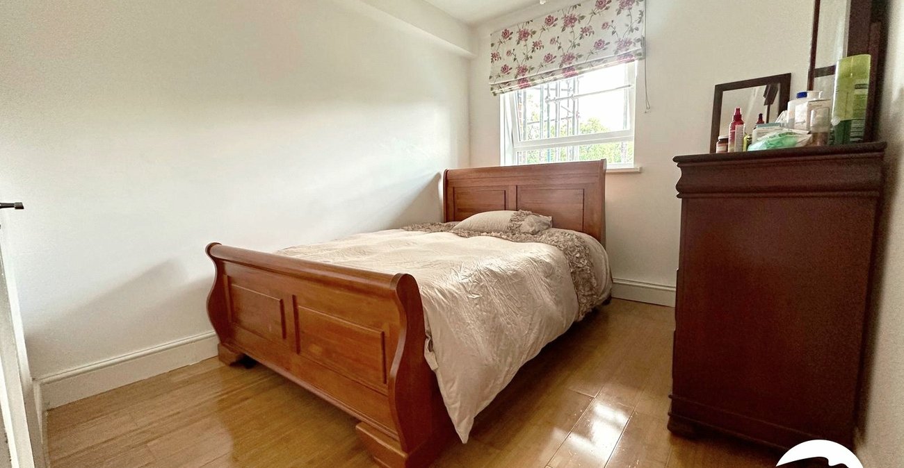 2 bedroom property for sale in London | Robinson Jackson