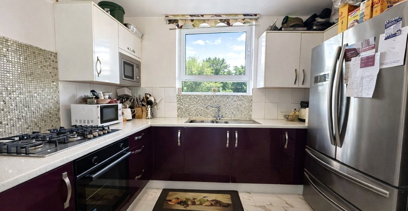 2 bedroom property to rent in London | Robinson Jackson