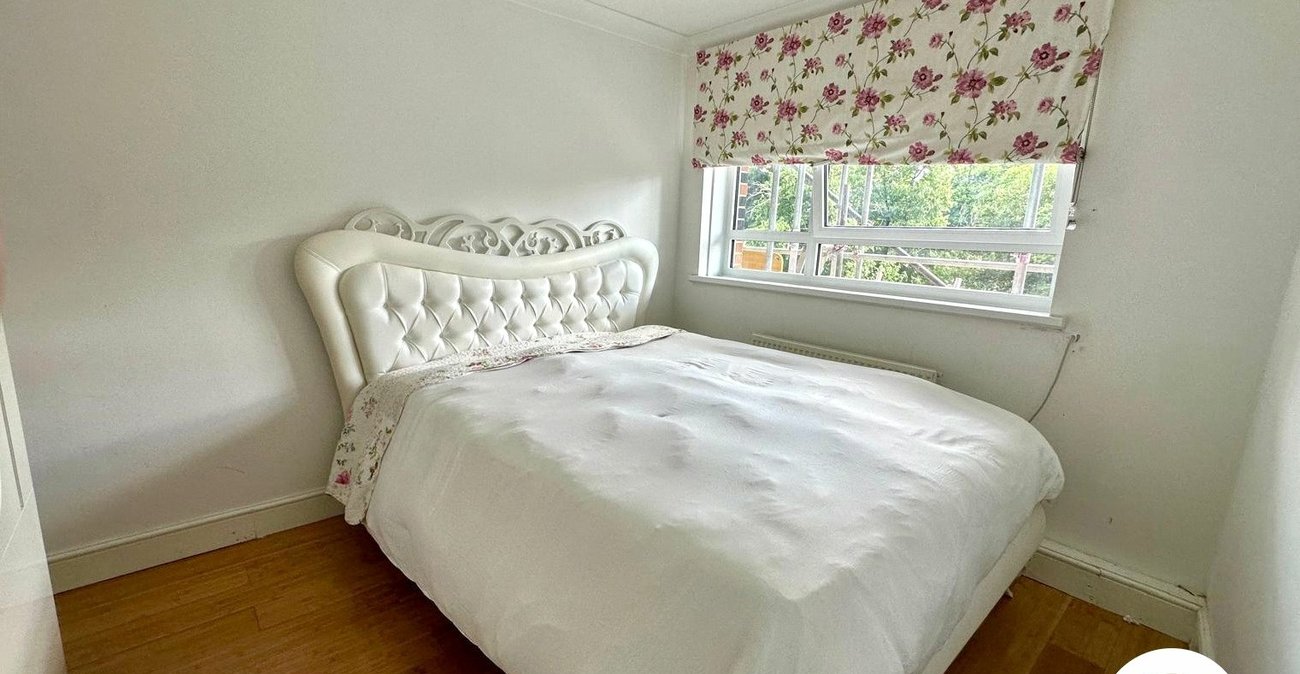 2 bedroom property for sale in London | Robinson Jackson