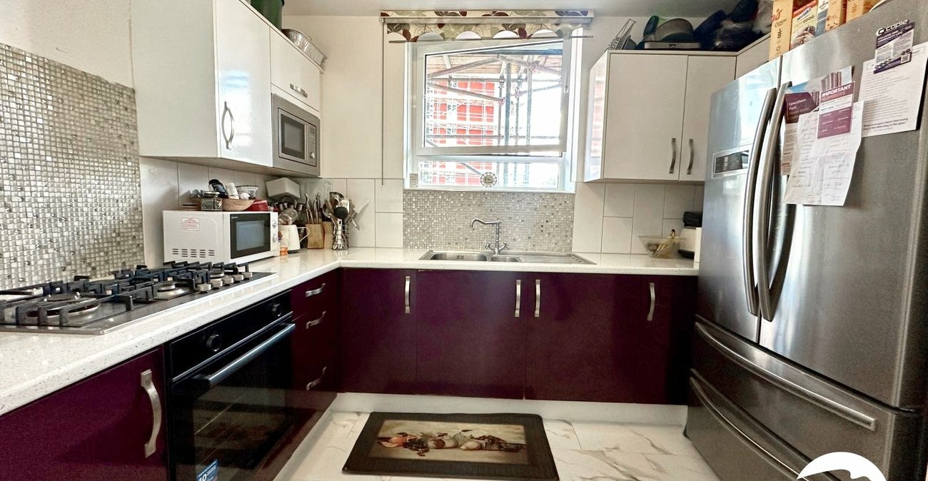 2 bedroom property for sale in London | Robinson Jackson