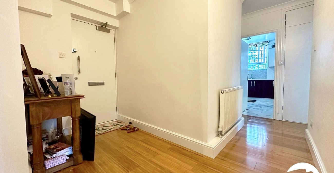 2 bedroom property for sale in London | Robinson Jackson