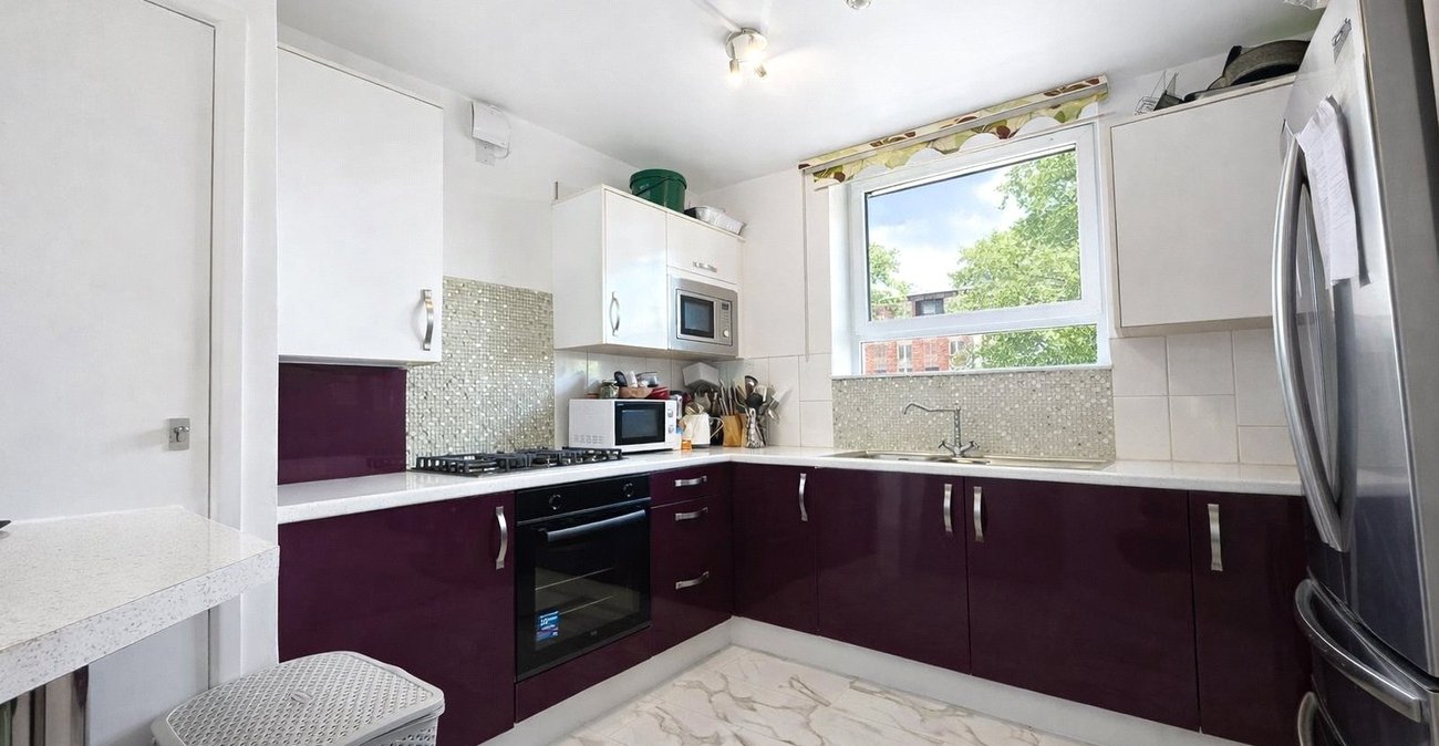 2 bedroom property to rent in London | Robinson Jackson