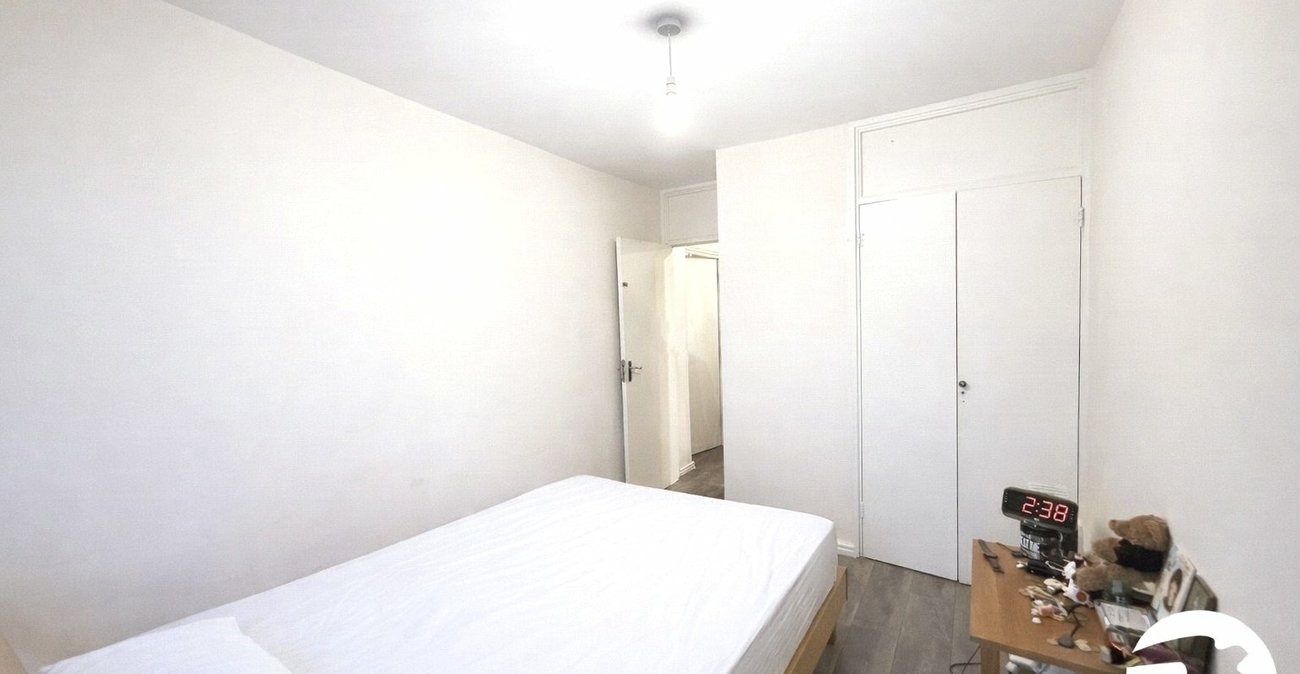 2 bedroom property for sale in London | Robinson Jackson