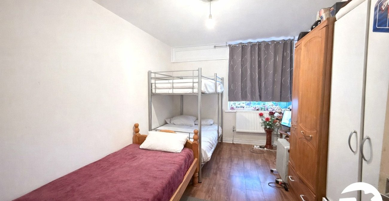 2 bedroom property for sale in London | Robinson Jackson