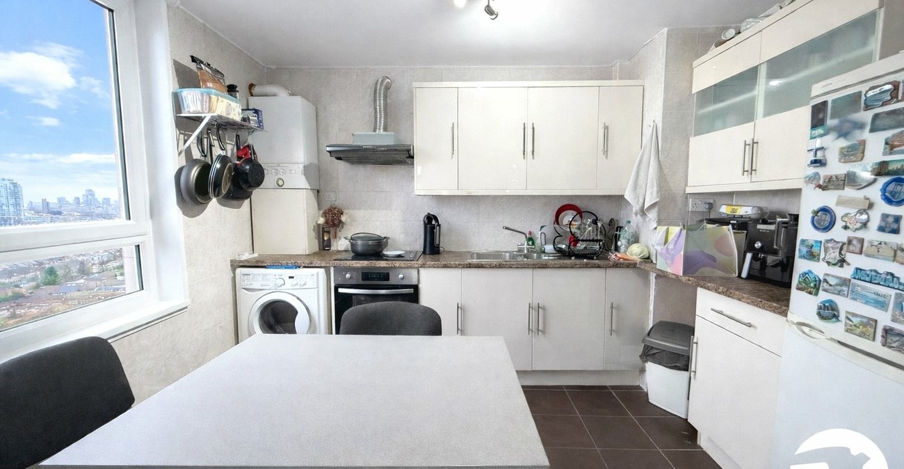 2 bedroom property for sale in London | Robinson Jackson