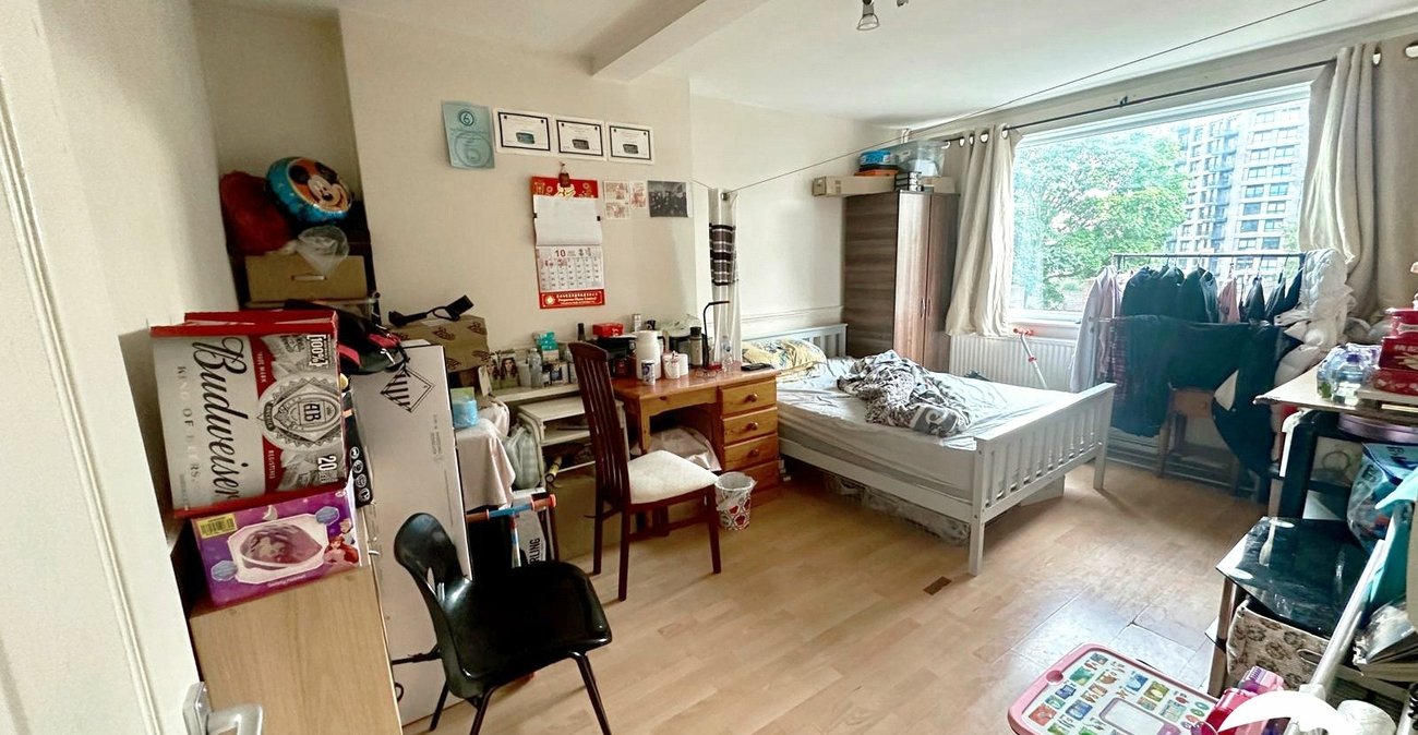 3 bedroom property for sale in London | Robinson Jackson