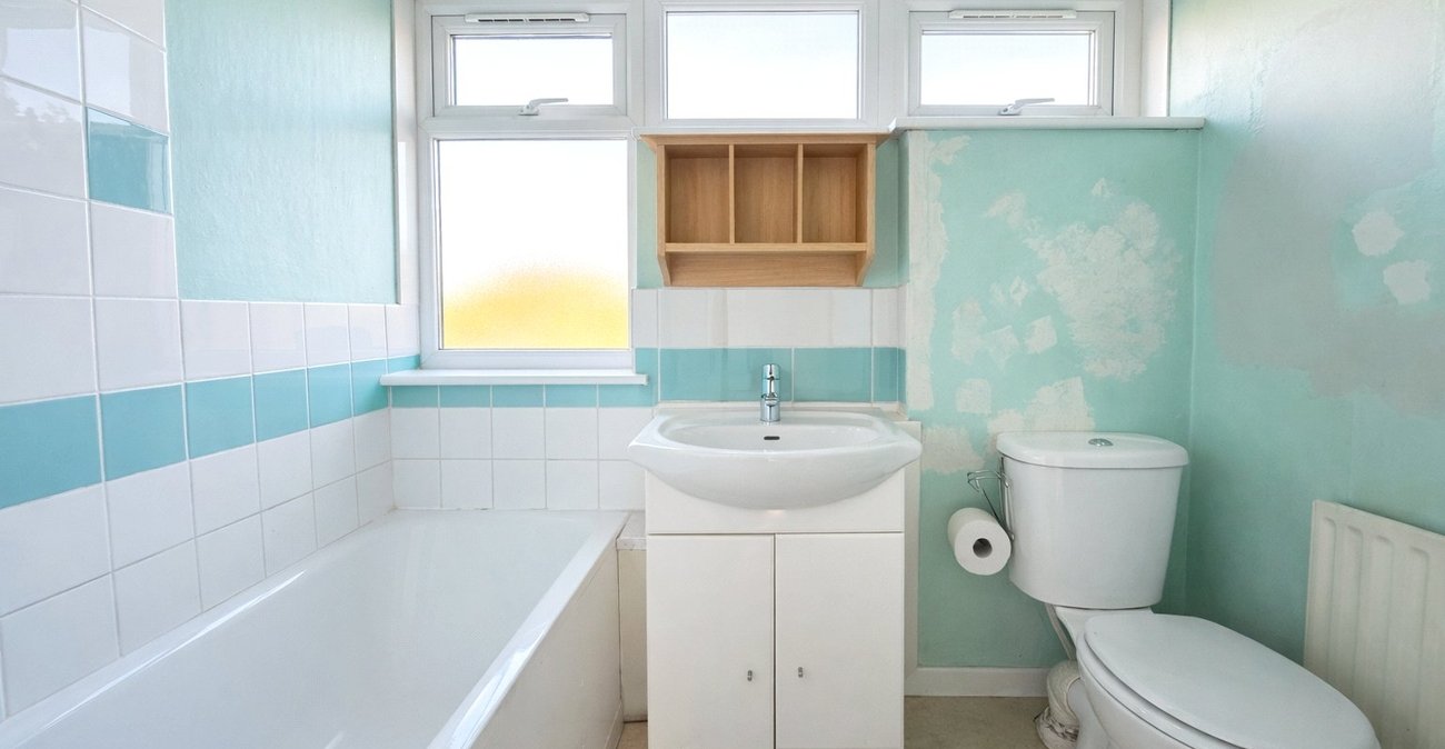 3 bedroom property for sale in London | Robinson Jackson