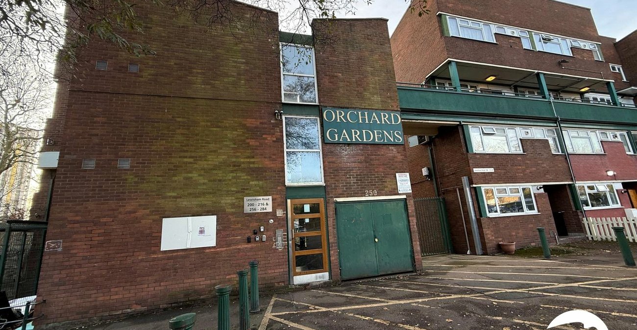 3 bedroom property for sale in London | Robinson Jackson