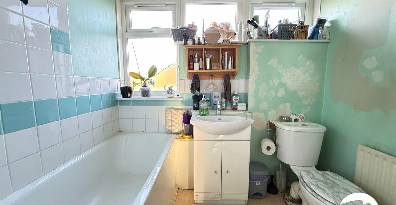 3 bedroom property for sale in London | Robinson Jackson