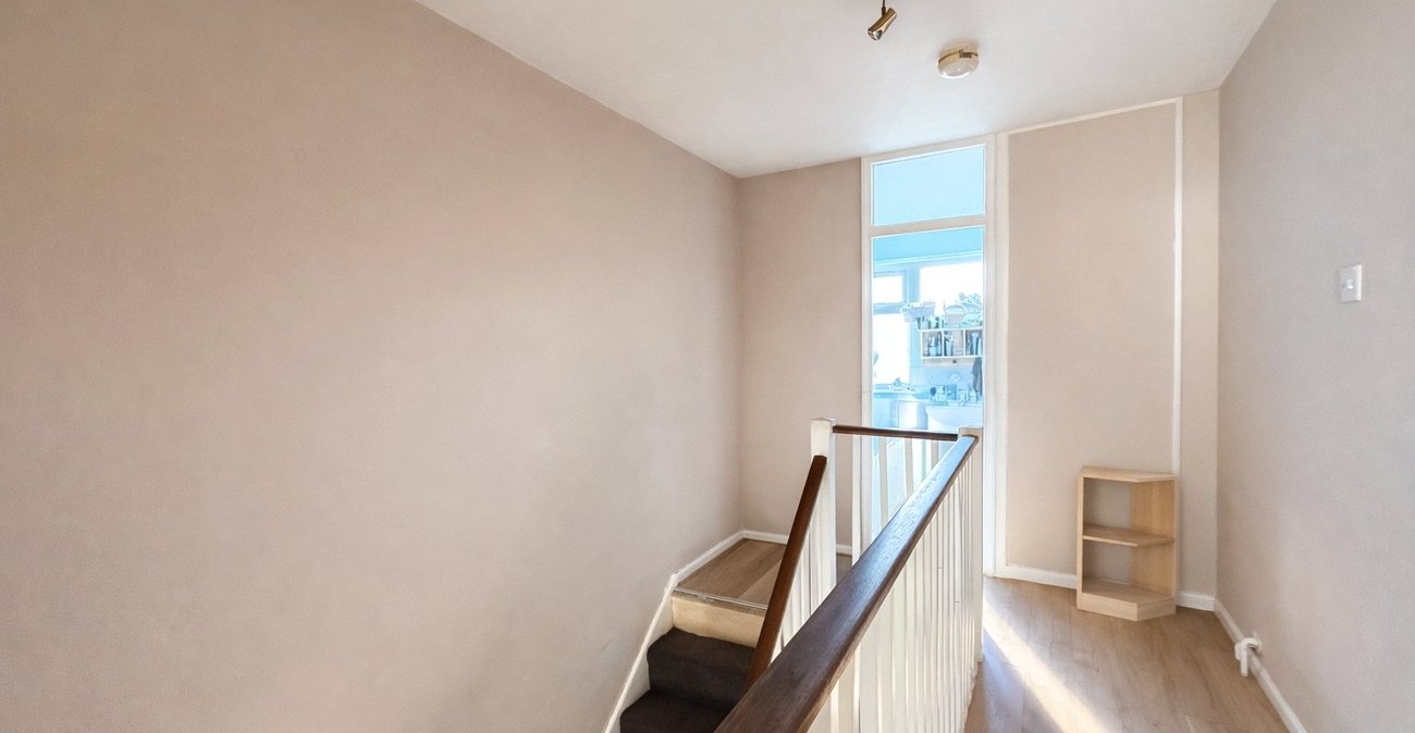 3 bedroom property for sale in London | Robinson Jackson