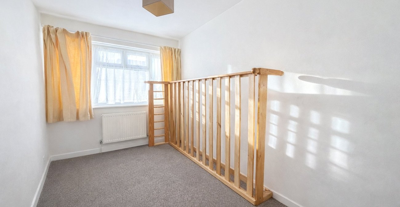 3 bedroom property for sale in London | Robinson Jackson