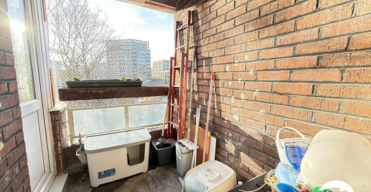 3 bedroom property for sale in London | Robinson Jackson