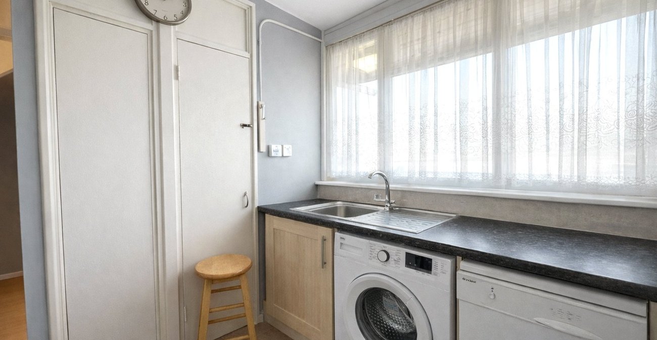 3 bedroom property for sale in London | Robinson Jackson