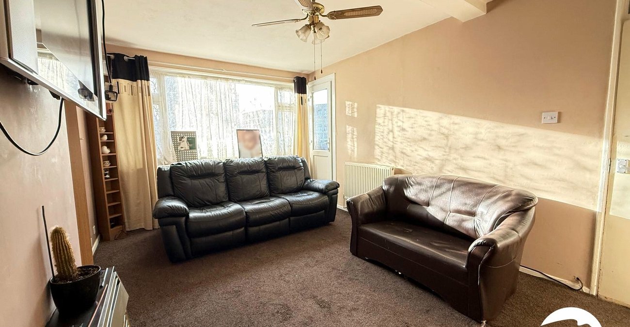 3 bedroom property for sale in London | Robinson Jackson