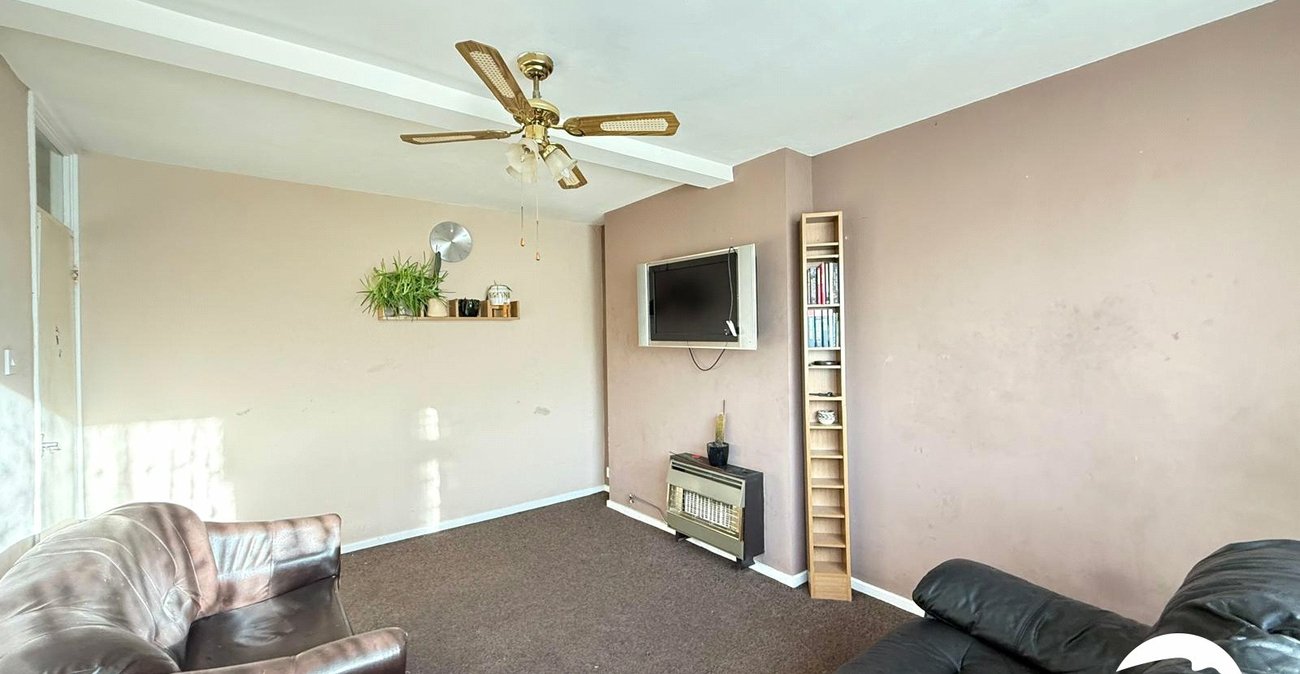 3 bedroom property for sale in London | Robinson Jackson