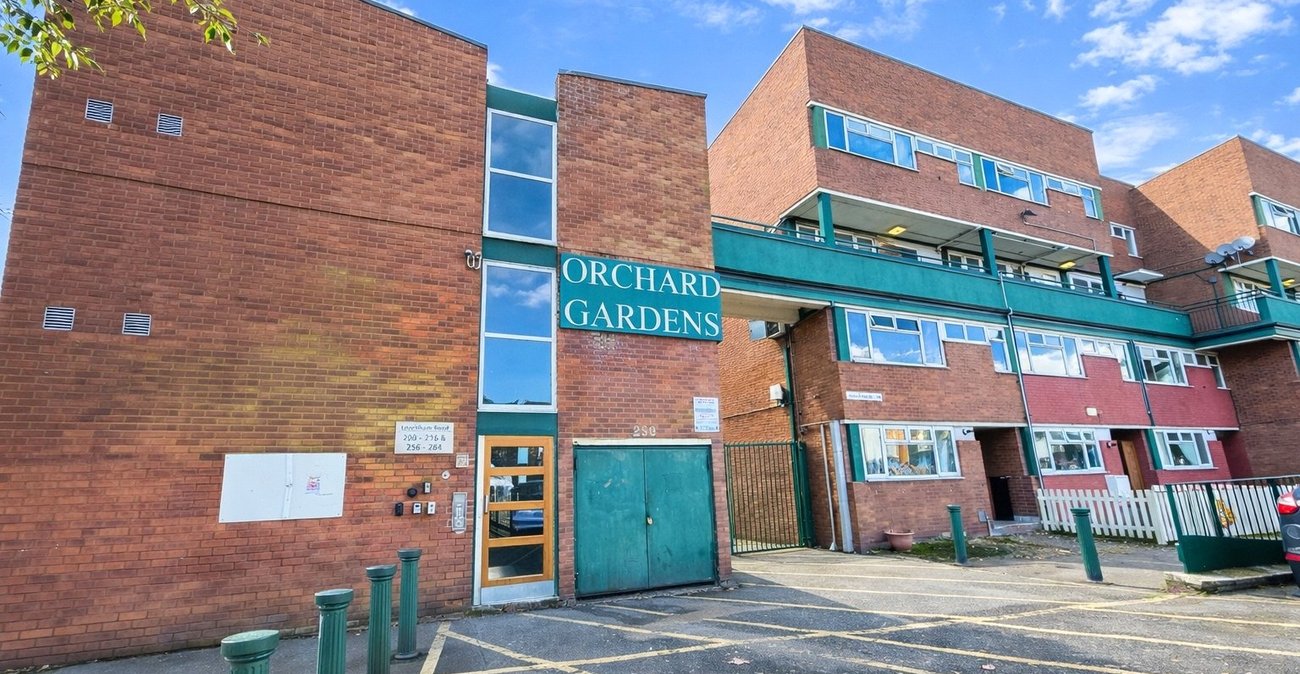 3 bedroom property for sale in London | Robinson Jackson