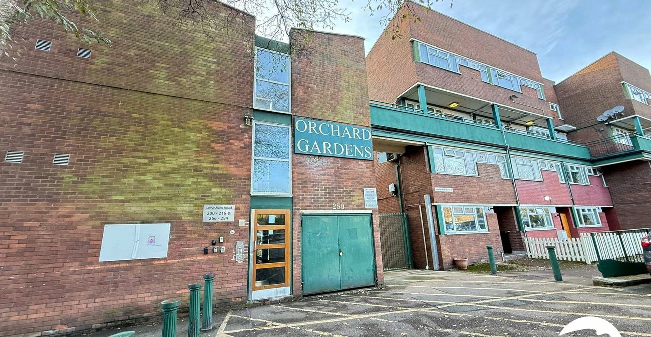 3 bedroom property for sale in London | Robinson Jackson